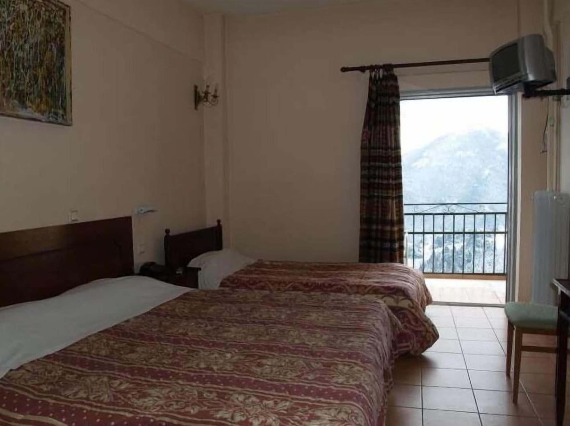 Hotel Lecadin Karpenísion Extérieur photo