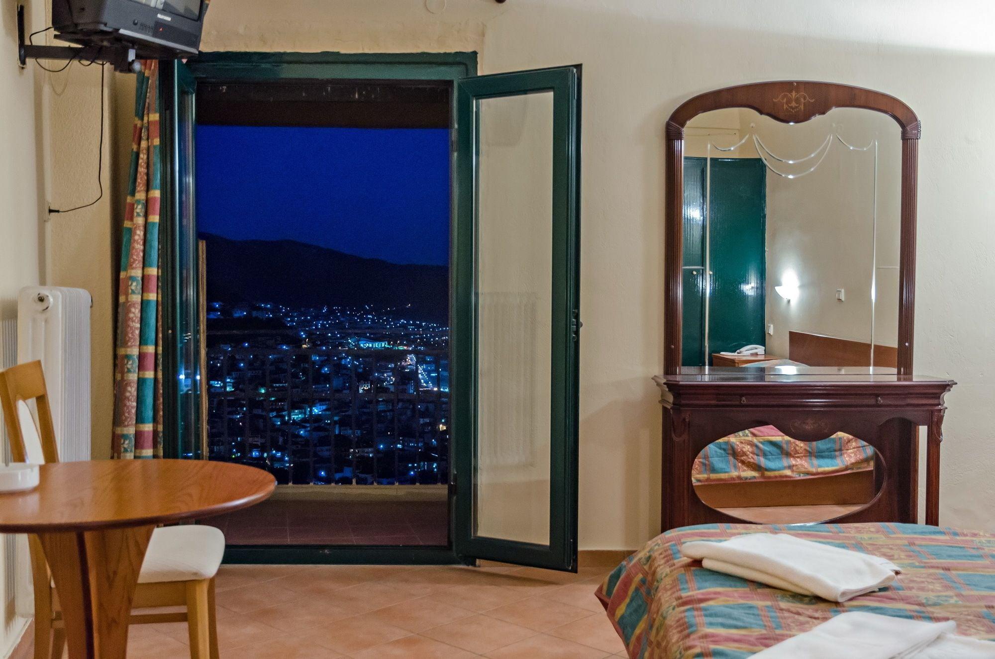 Hotel Lecadin Karpenísion Extérieur photo
