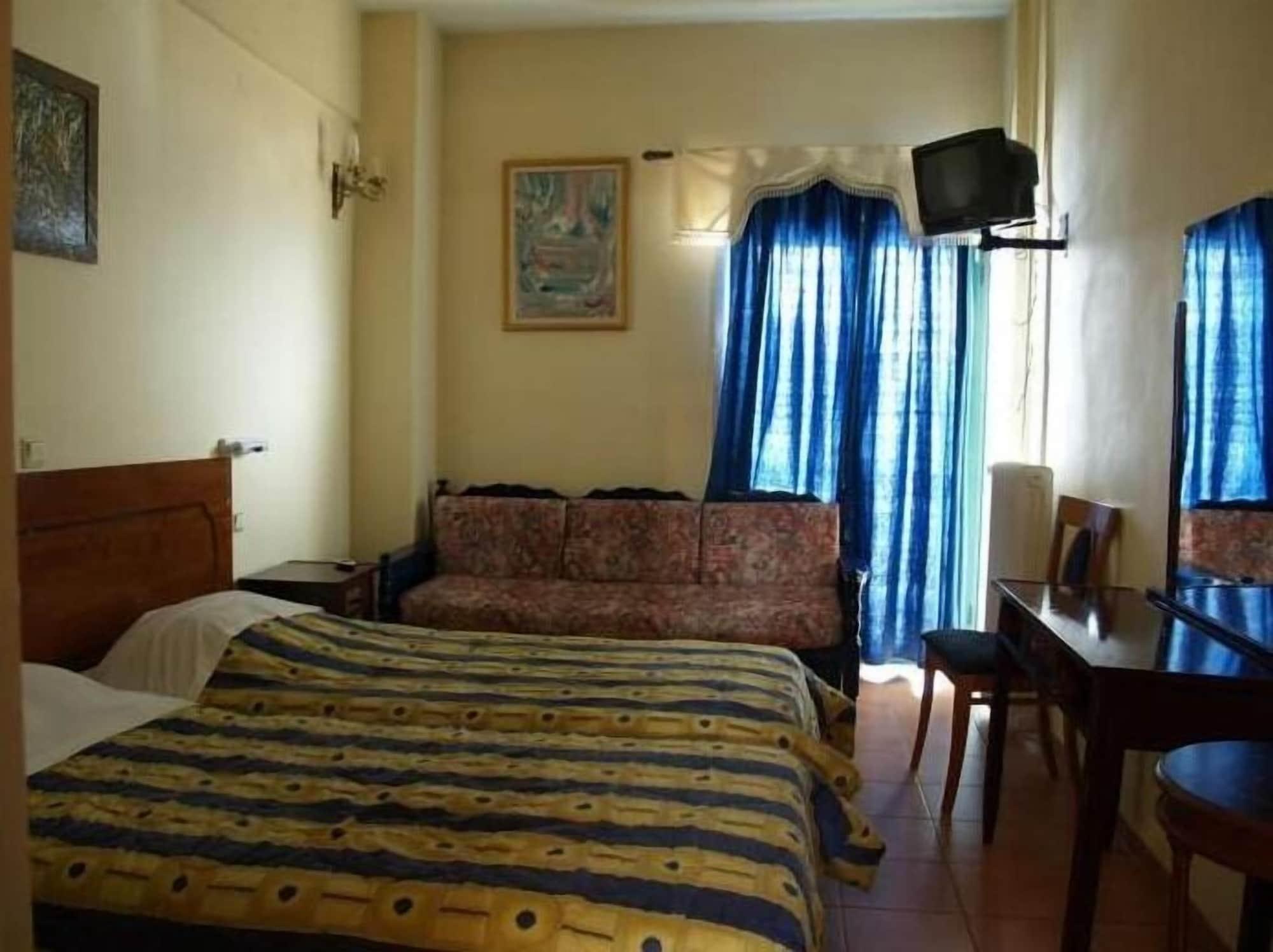 Hotel Lecadin Karpenísion Extérieur photo