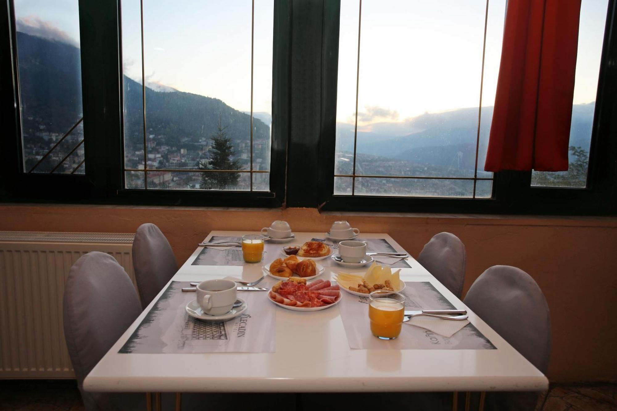 Hotel Lecadin Karpenísion Extérieur photo