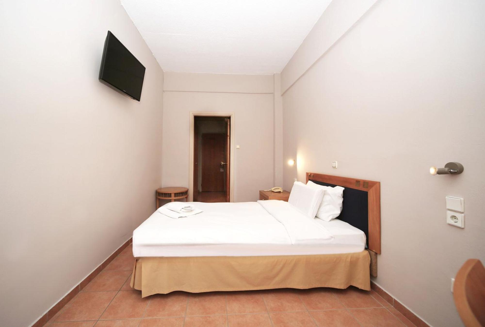 Hotel Lecadin Karpenísion Extérieur photo