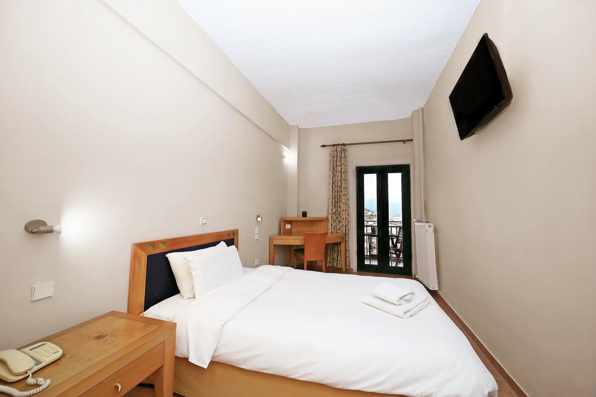 Hotel Lecadin Karpenísion Extérieur photo