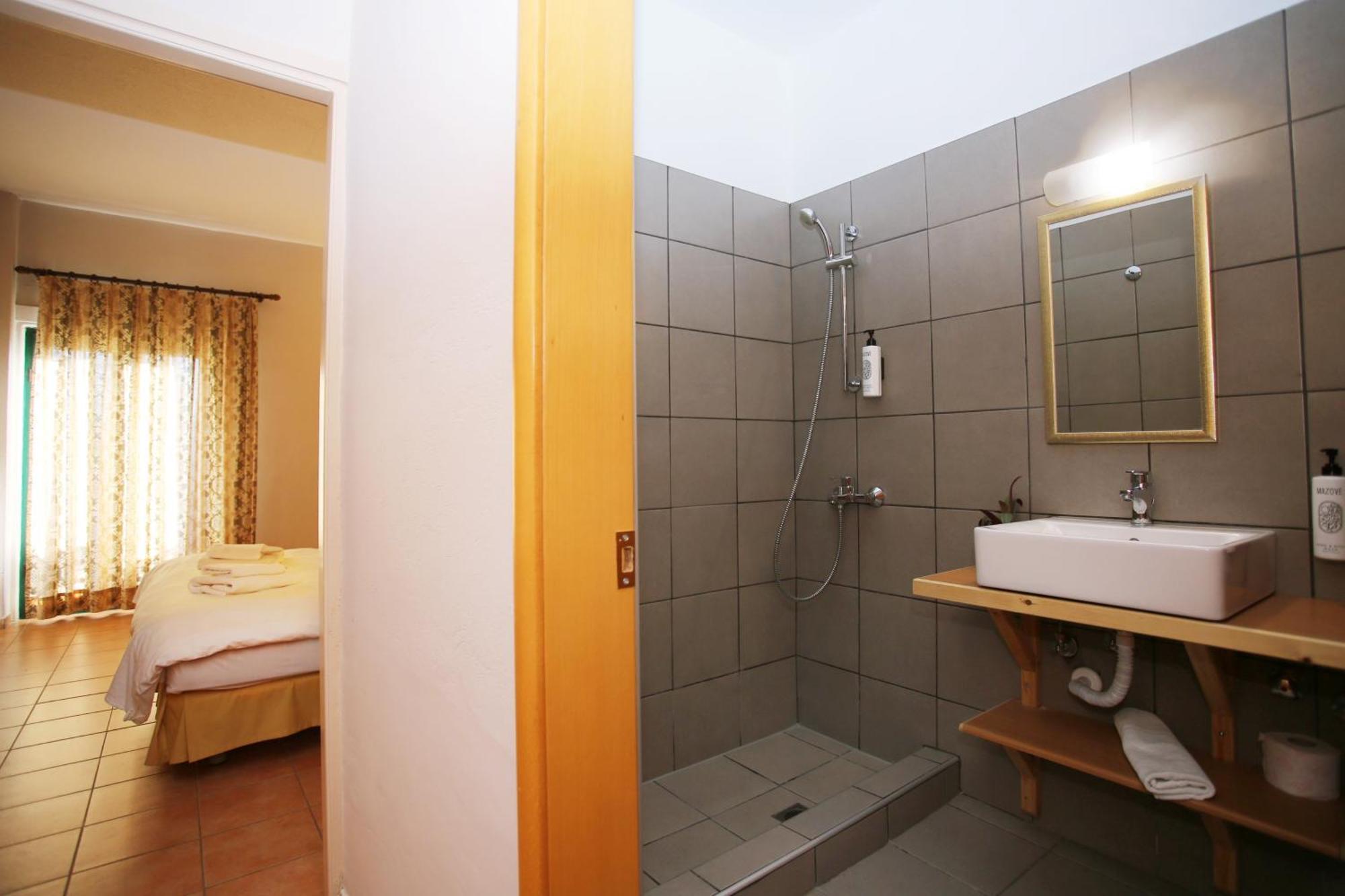 Hotel Lecadin Karpenísion Extérieur photo