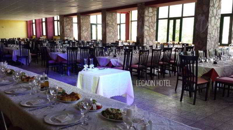 Hotel Lecadin Karpenísion Extérieur photo